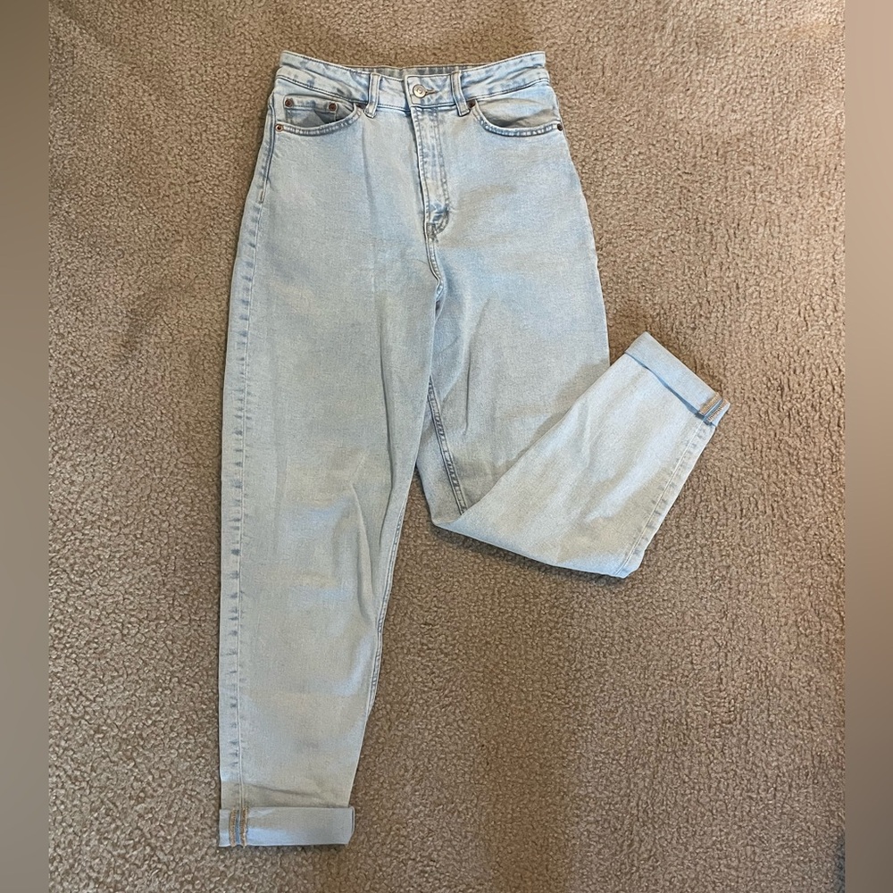Light wash mom jeans